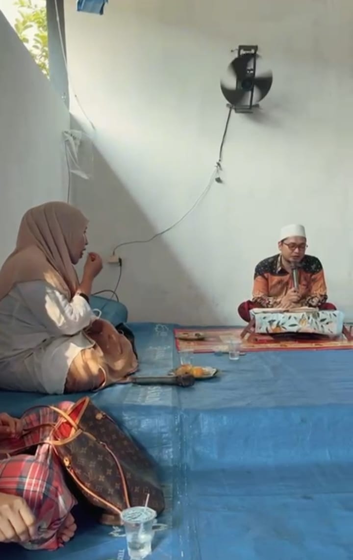 TEMA : HUKUM MEMAKAI DAN MENGUSAP SEPATU KETIKA BERWUDHU